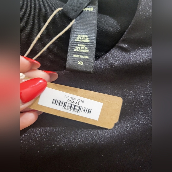 1. NWT SKIMS ALL-IN-ONE SHINE MOCK NECK CATSUIT SIZE XS - Picture 5 of 6